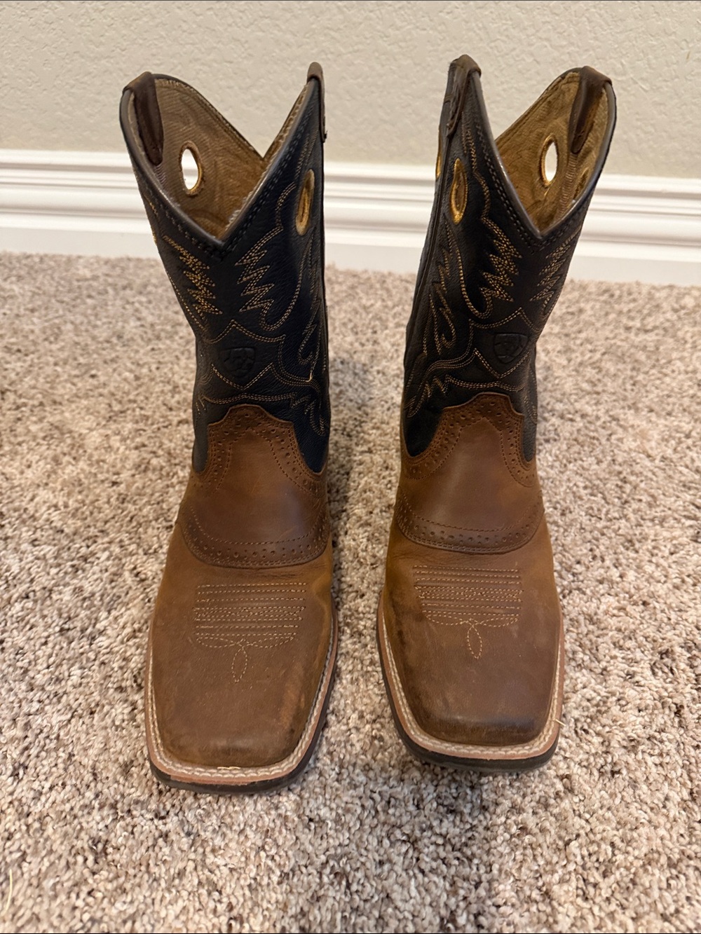 Ariat Two-Tone Brown and Black Western Cowboy Boots
